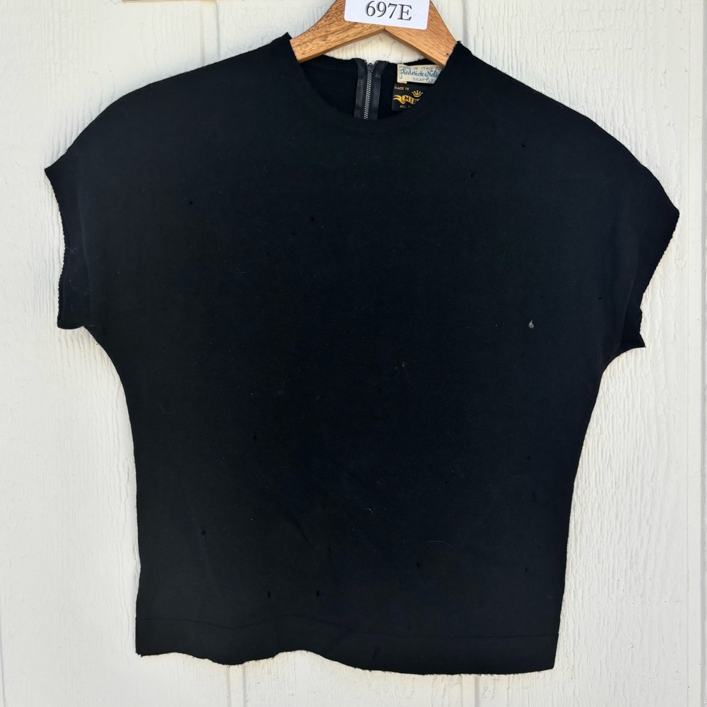 True vintage 100% wool T-shirt Cropped